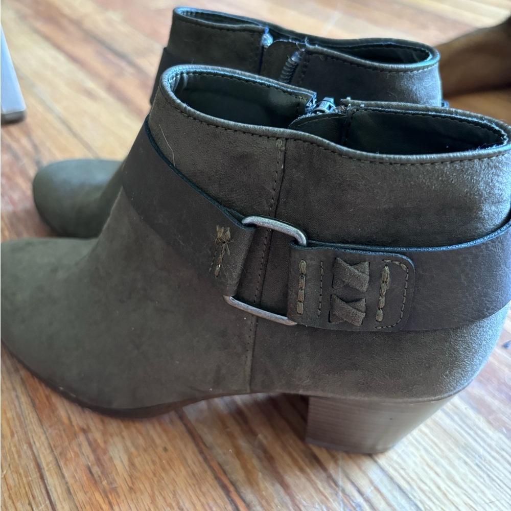 Women's Ankle Boots in Olive Green